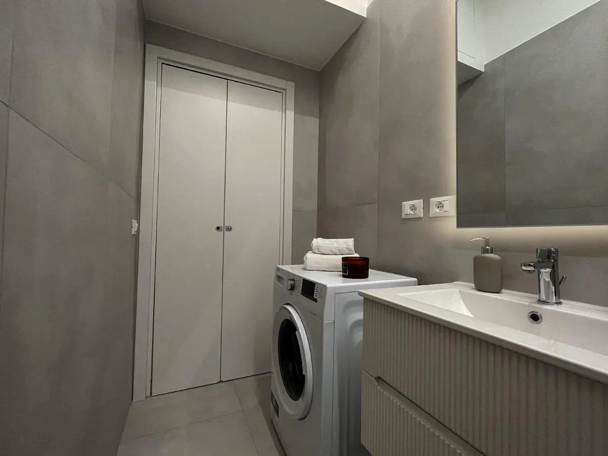 Appartamento Duomo 15 Minuti - Led House Milano Italia